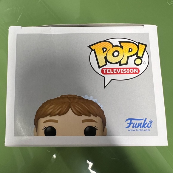 Bridgerton - Daphne Funko Pop - Picture 5 of 7